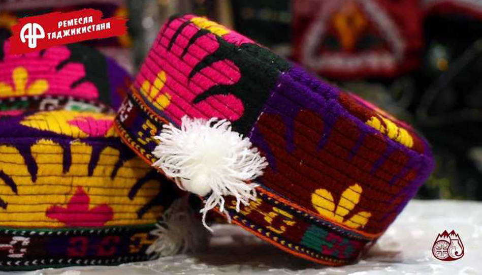 타지키스탄 전통 의상을 체험해요2